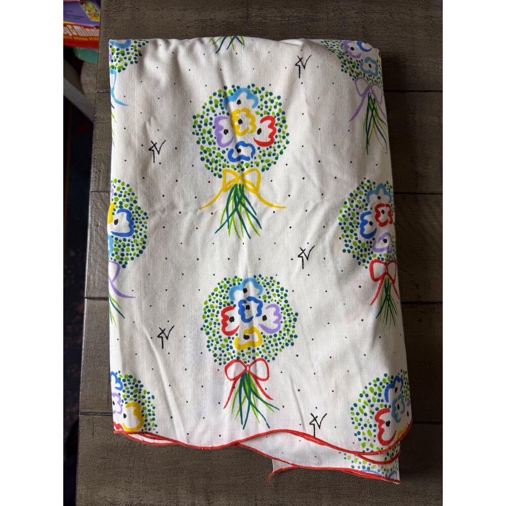 Twin size flat polka dot and floral sheet